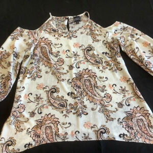 Coco Blanco cold shoulder floral